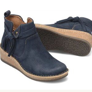 Born Women's Vaughn Distressed Navy Boots, Size 9.5